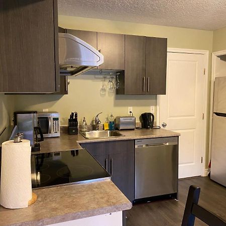 1 Bedroom Suite In Langford. Victoria Exterior photo