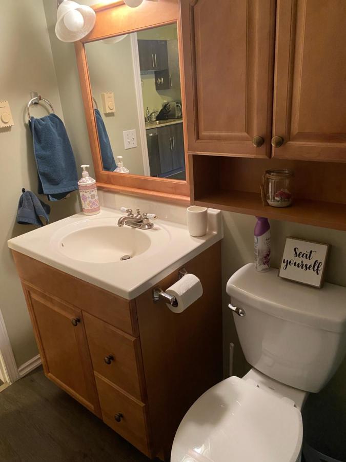 1 Bedroom Suite In Langford. Victoria Exterior photo