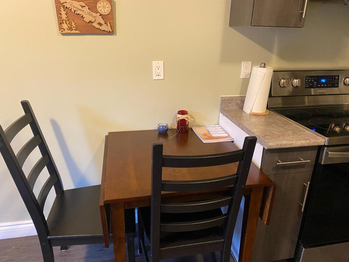 1 Bedroom Suite In Langford. Victoria Exterior photo