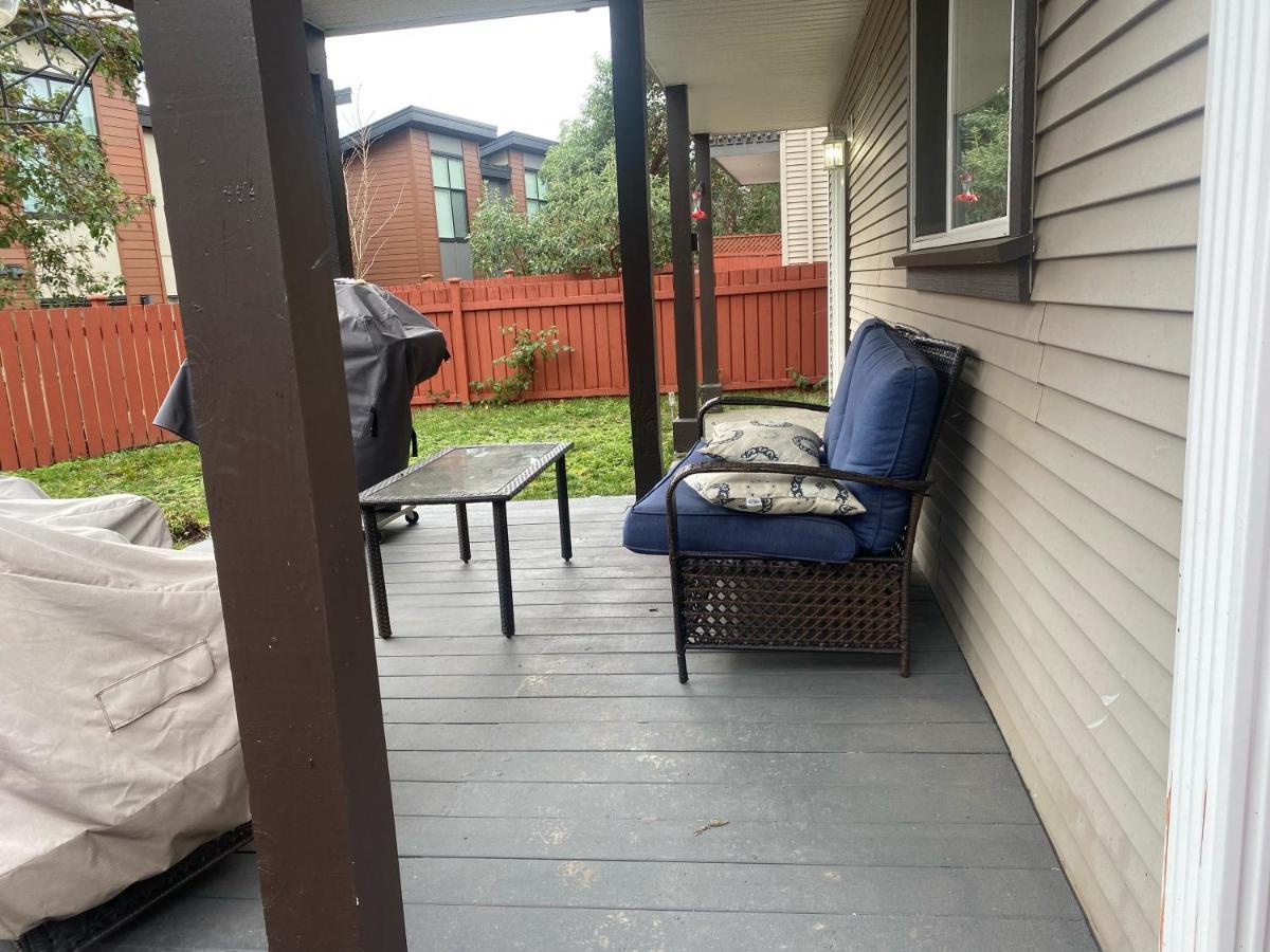 1 Bedroom Suite In Langford. Victoria Exterior photo